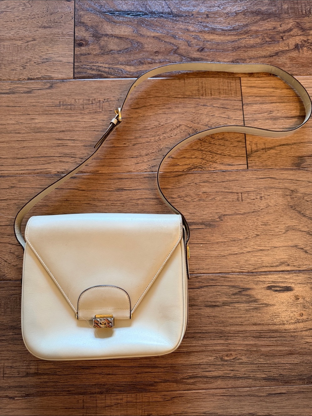 Vintage Gucci Cream Leather Flap Shoulder Crossbody Bag with Gold-Tone Hardware